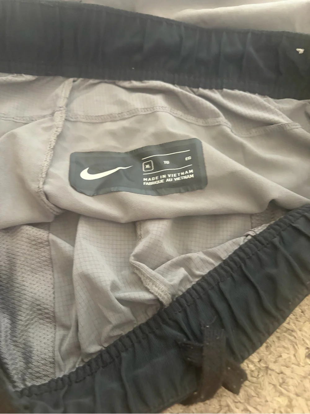 Men’s pre owned as is Nike Tech size XL shorts black and grey athletic